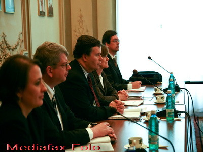 FMI: Salariile bugetarilor trebuie sa ramana reduse si in 2011