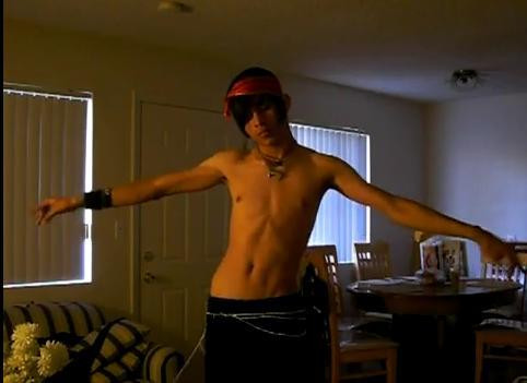 Un pusti danseaza gypsy mai ceva ca Shakira! VIDEO