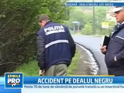 A incercat o depasire intr-o curba periculoasa si s-a rasturnat in sant!