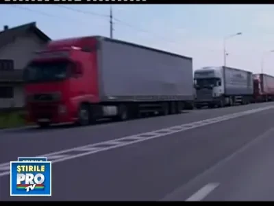 Sute de soferi de TIR sunt blocati la granita cu Ungaria!