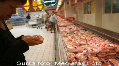 Macelaria Fiscului vinde piept de pui cu 2,5 lei kilogramul