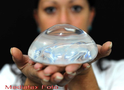 Dezumflare nationala: 30.000 de frantuzoaice indemnate sa renunte la silicoane. Cum s-a ajuns aici