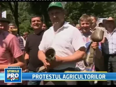 Mitinguri la Parlament si Guvern - profesorii si agricultorii, in strada!
