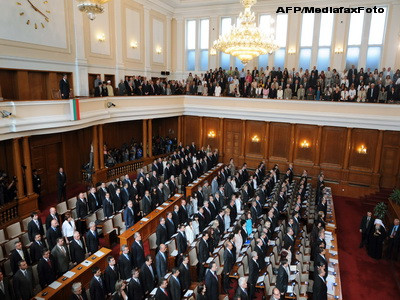 Sa ia exemplu: parlamentarii bulgari NU vor mai avea masini de serviciu