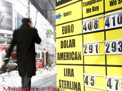 Euro = 4,35 lei. Dolarul = 3,56 lei. Ce se va intampla cu leul de maine?
