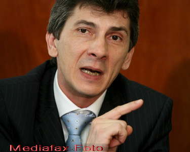 Cerintele sindicatelor: salarii taiate cu 10%, pensii nemodificate!