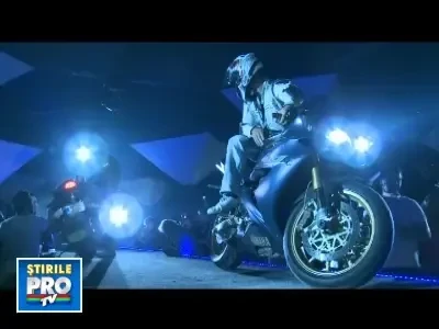 EXCLUSIV! Ce ii place barbatului? Femeia sexy si motorul tare!