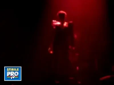 Rihanna a zdruncinat scena! A cazut in FUND dupa ce a ratat o treapta!