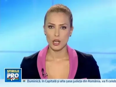 Incredibil! A scapat cu viata dupa ce trenul i-a facut masina praf!