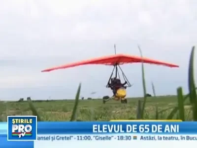 Varsta nu i-a taiat aripile pasiunii! Ia lectii de zbor la 65 de ani!
