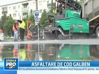 Numai in Romania se poate: asfaltare pe timp de ploaie