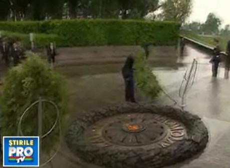 Stanjenitor! Presedintele Ianukovici s-a trezit cu o coroana in cap!