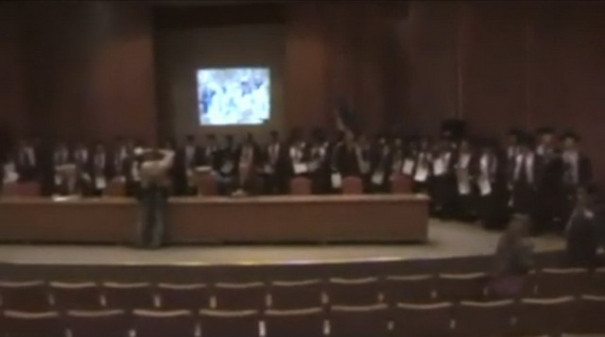 Absolvire cu botez la Agronomie, in Timisoara! I-a plouat prin tavan. VIDEO