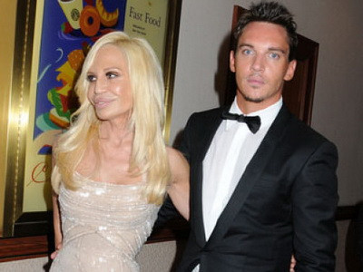 Jonathan Rhys Meyers are interdictie de zbor. O tine in betii pe aeroport