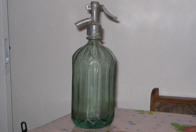 Criza rau! Inapoi la sifon, siropuri la dozator si pufuleti!