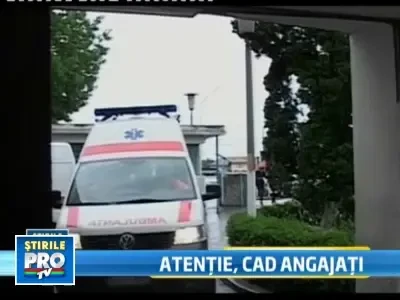 Dorel in actiune! Inlocuia niste becuri si a cazut peste o femeie!