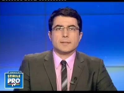 Si-a sifonat masina dupa ce a intrat cu ea intr-un stalp telescopic