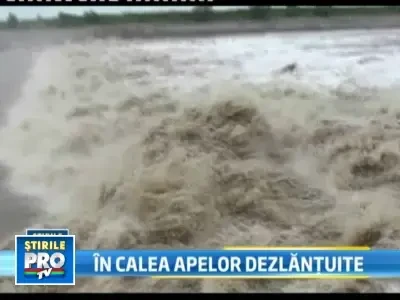 Raurile se revarsa! COD PORTOCALIU de inundatii in vestul tarii!