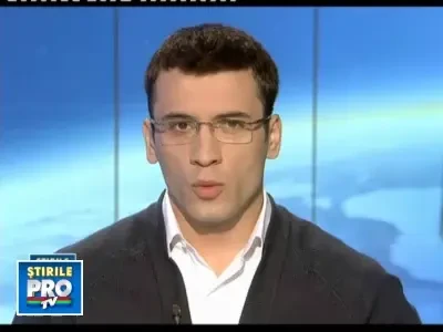 Podul de pontoane de pe raul Mures, amenintat de un bustean adus de ape