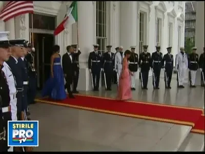 Ooops! S-a pravalit gramada in fata presedintelui Barack Obama!