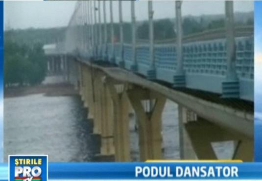 Stiati ca si podurile danseaza? Vezi aici cum se balanseaza cel de pe Volga