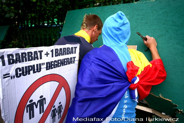 Ploaia a incurcat planurile Noii Drepte! Protestul, incheiat mai devreme!