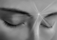 Ea este clarvazatoarea care rezolva misterele intunecate ale crimelor!