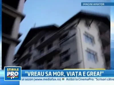 Dezbracat complet, Spiderman de Romania a protestat impotriva traiului greu