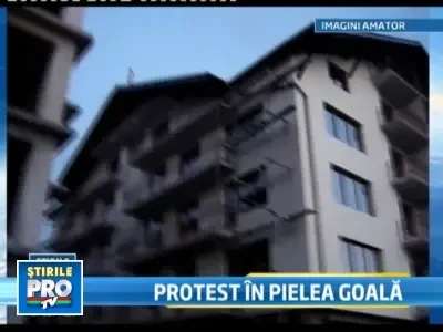 Dezbracat complet, Spiderman de Romania a protestat impotriva traiului greu