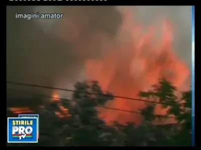 Incendiu de proportii la Iasi! O fabrica de mobila, facuta scrum