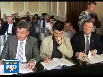 Primarii majoreaza salariile cu 25% pentru a nu resimti taierea bugetara