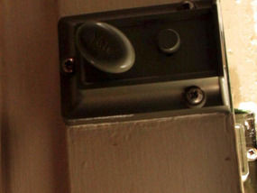 "Nu se poate opri din plans".Razbunarea inforatoare a unor spargatori care n-au gasit nimic de furat