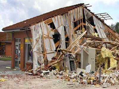 Culmea jafului: sa arunci in aer o banca si sa pleci cu mana goala