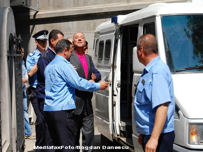 Din puscarie, Antonie Solomon isi anunta demisia de la primarie si partid