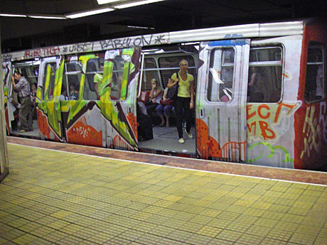 Atentie, se inchid usile, sa inceapa distractia! Prima petrecere la metrou