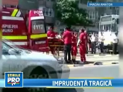 Doi elevi in stare grava la spital, dupa ce au traversat neregulamentar