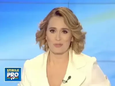 Musafiri nedoriti! O ursoaica si puii ei au venit sa faca baie in piscina