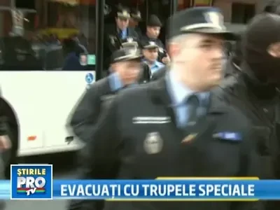 Evacuare cu taraboi! N-au vrut sa plece din locuintele ocupate abuziv
