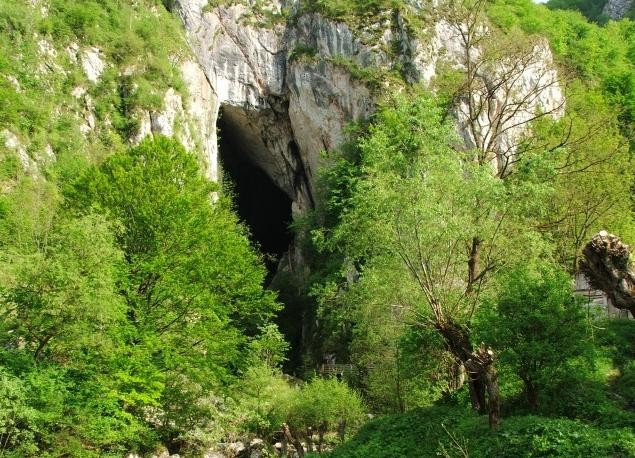 Trei speologi disparuti in pestera Huda lui Papara, gasiti teferi