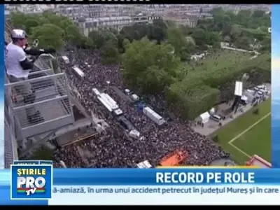 Salt cu rolele de la 40 de m inaltime, de pe Turnul Eiffel