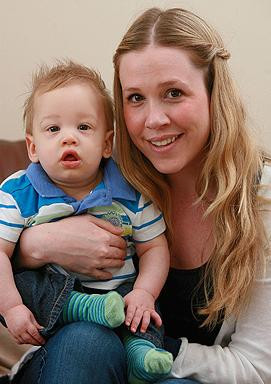 Incredibil!Bebelus salvat, dupa ce medicii i-au lipit o artera cu superglue