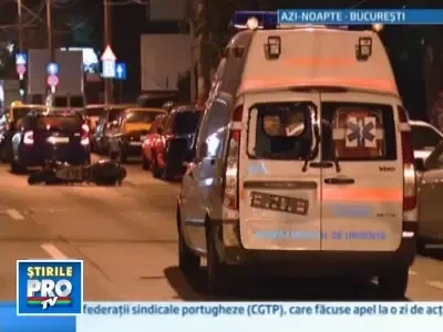 Neatentia se plateste! Doi motociclisti au intrat in plin intr-o ambulanta