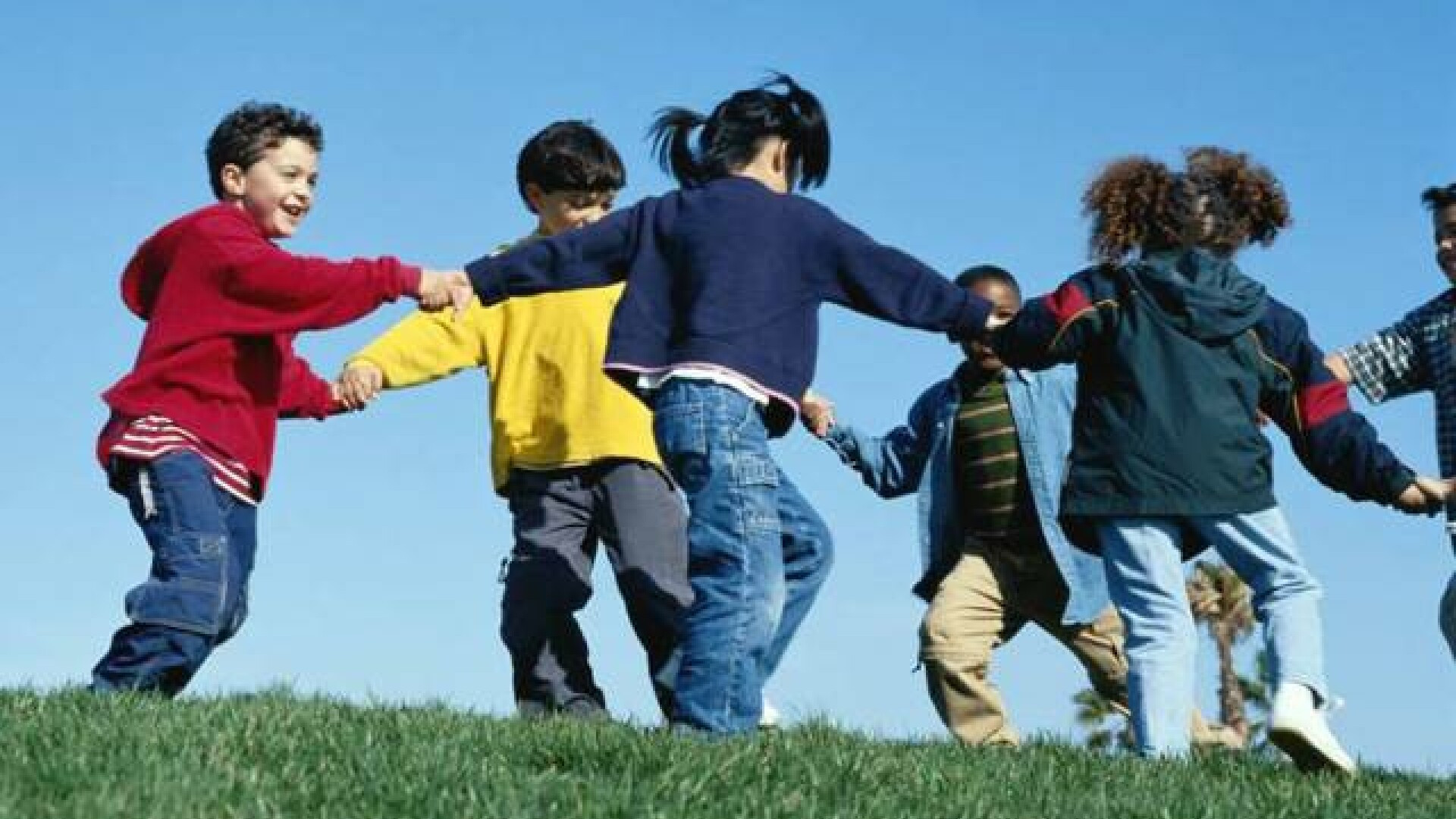 stirileprotv.ro saluta copilul din tine! Care e cea mai tare amintire a ta?