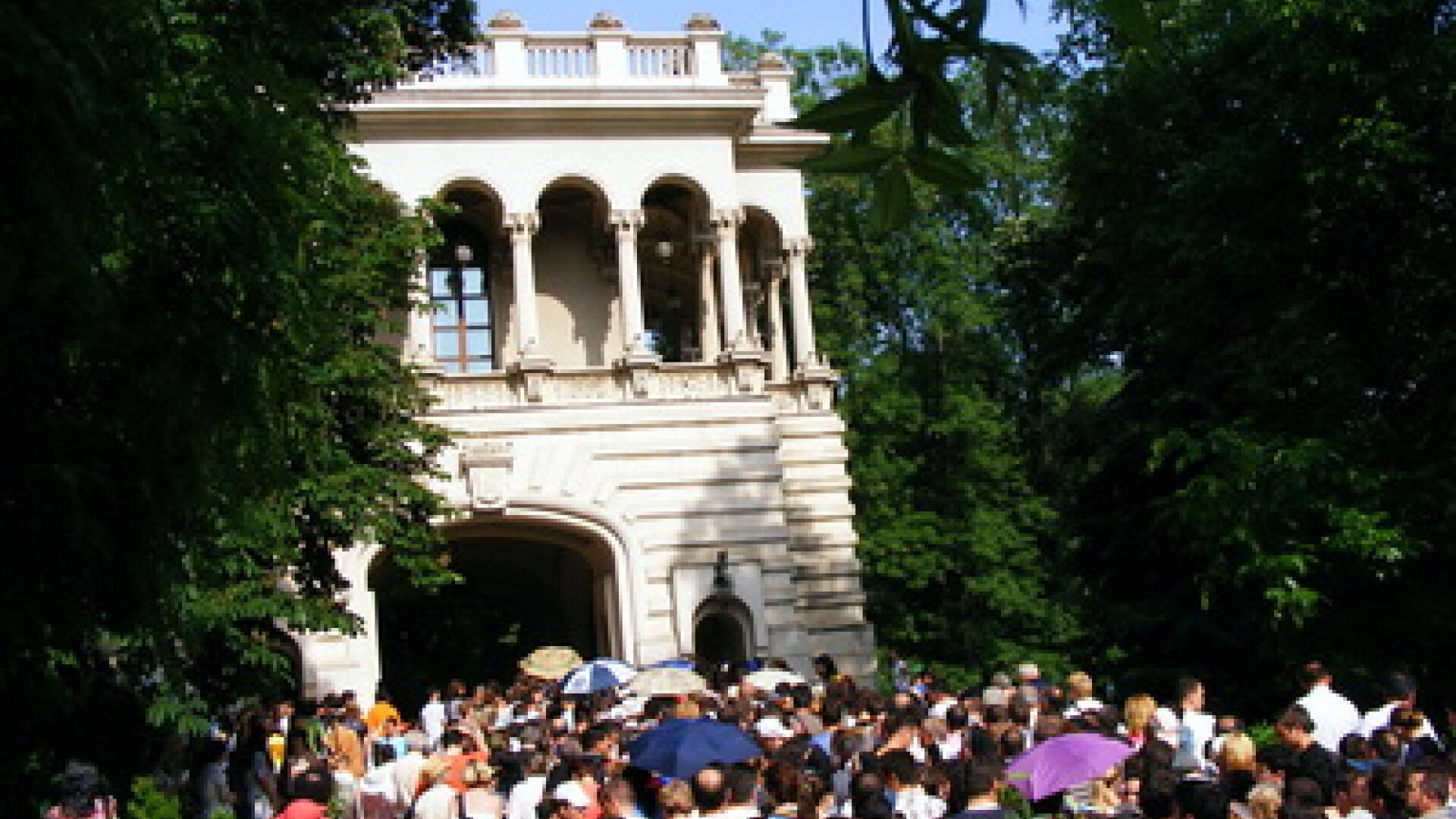 Presedintele Basescu nu renunta la Ziua Portilor Deschise la Cotroceni