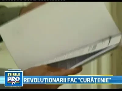 Revolutionarii cer anularea a 2.000 de certificate de luptator