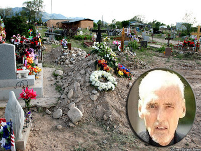 Dennis Hopper a fost inmormatat sub pietre