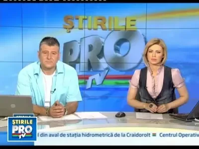 Legata cu lanturi si acoperita cu petrol - protest inedit la Casa Alba