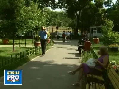 EXCLUSIV! Razboiul pupezelor: Sanzi, Cristina si Andreea vs. Sonia Trifan