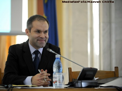 Scaunul lui Daniel Funeriu se clatina. Alesii PDL ii cer demisia