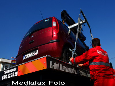 A inceput marea ridicare de masini in Bucuresti. Atentie unde parcati!